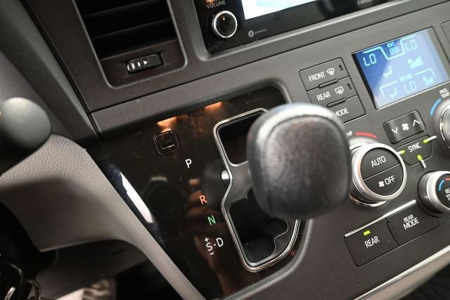 Used 2018 Toyota Sienna LE FWD image 13