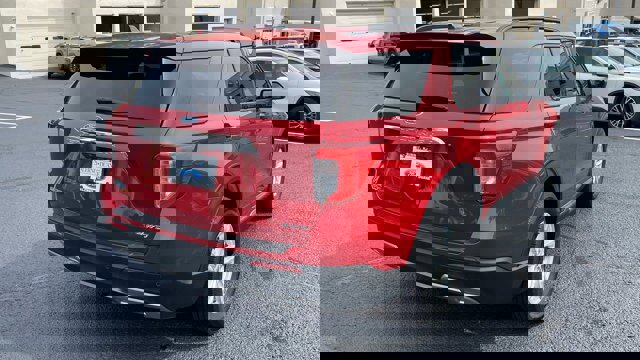 Certified 2022 Ford Explorer XLT w/ Equipment Group 202A image 5