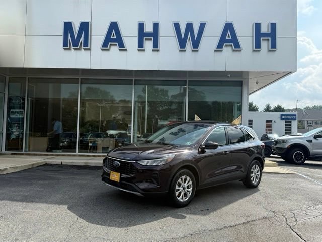 Certified 2023 Ford Escape Active w/ Tech Pack #2 AWD/4WD image 2