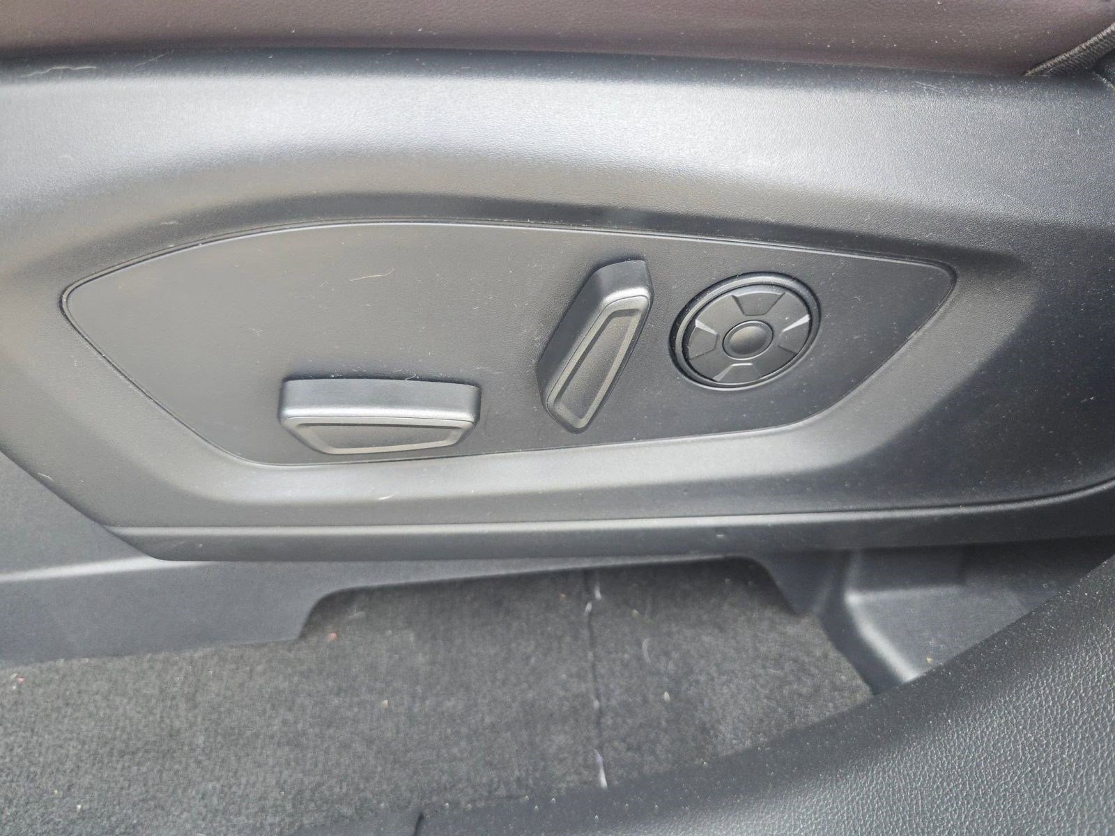 Certified 2025 Ford Explorer Platinum image 11