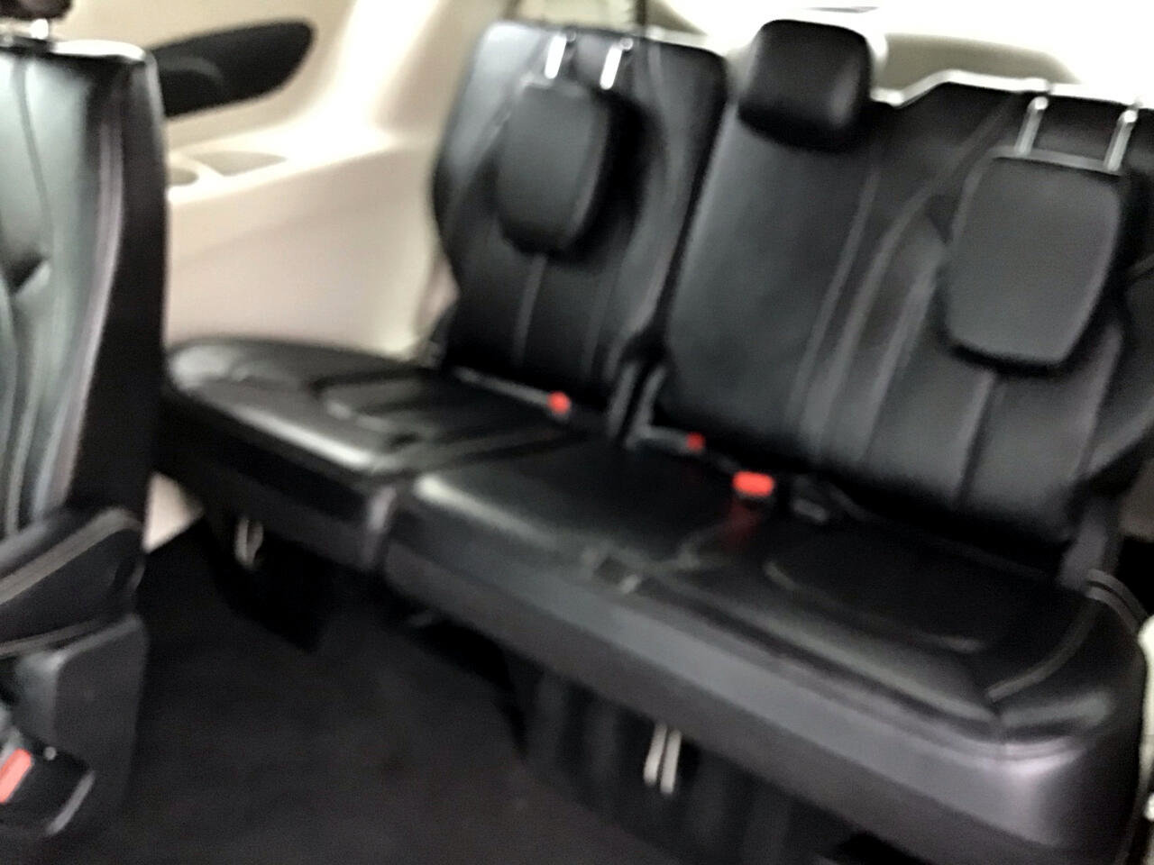 Used 2022 Chrysler Pacifica Touring-L image 31