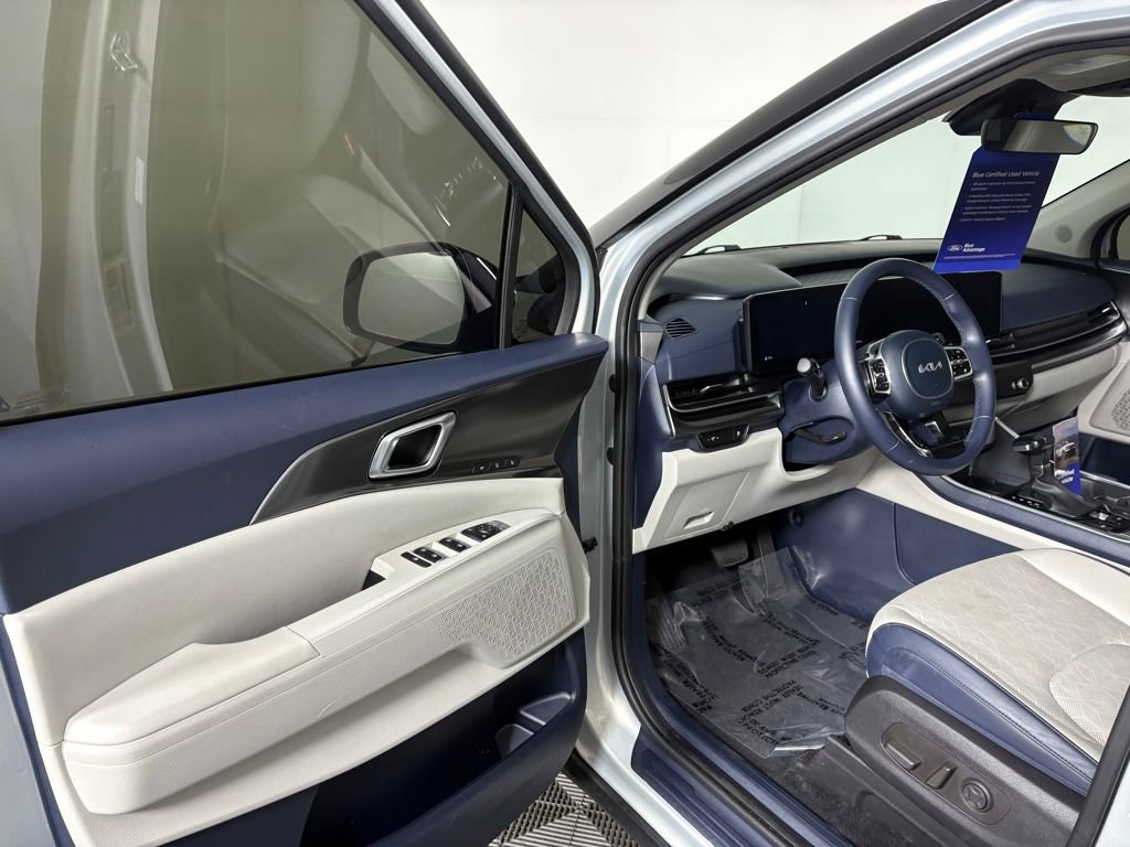 Used 2025 Kia Carnival SX image 12