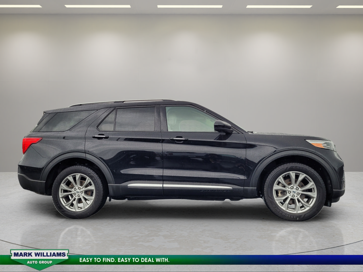 Certified 2022 Ford Explorer Limited AWD/4WD image 2