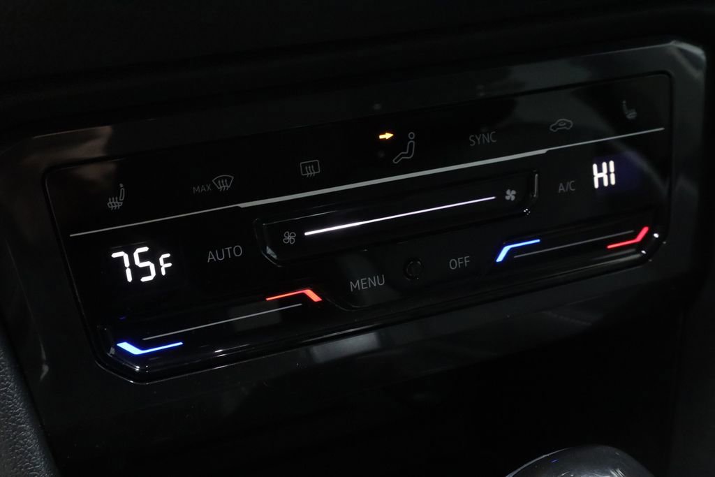 Used 2024 Volkswagen Tiguan SE image 31