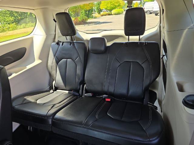 Used 2023 Chrysler Pacifica Touring-L FWD image 30