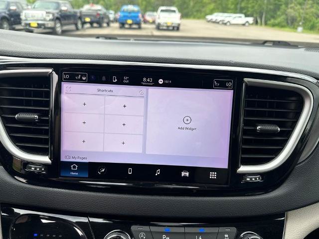 Used 2022 Chrysler Pacifica Touring-L FWD image 25