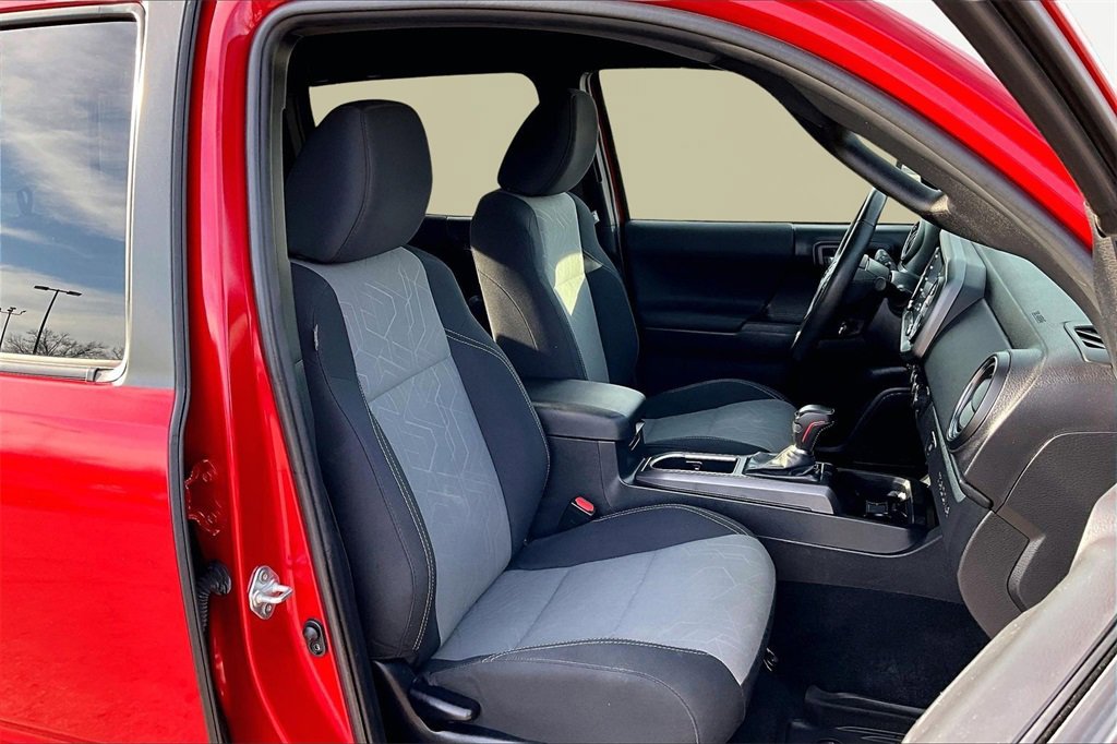 Used 2022 Toyota Tacoma TRD Sport image 7