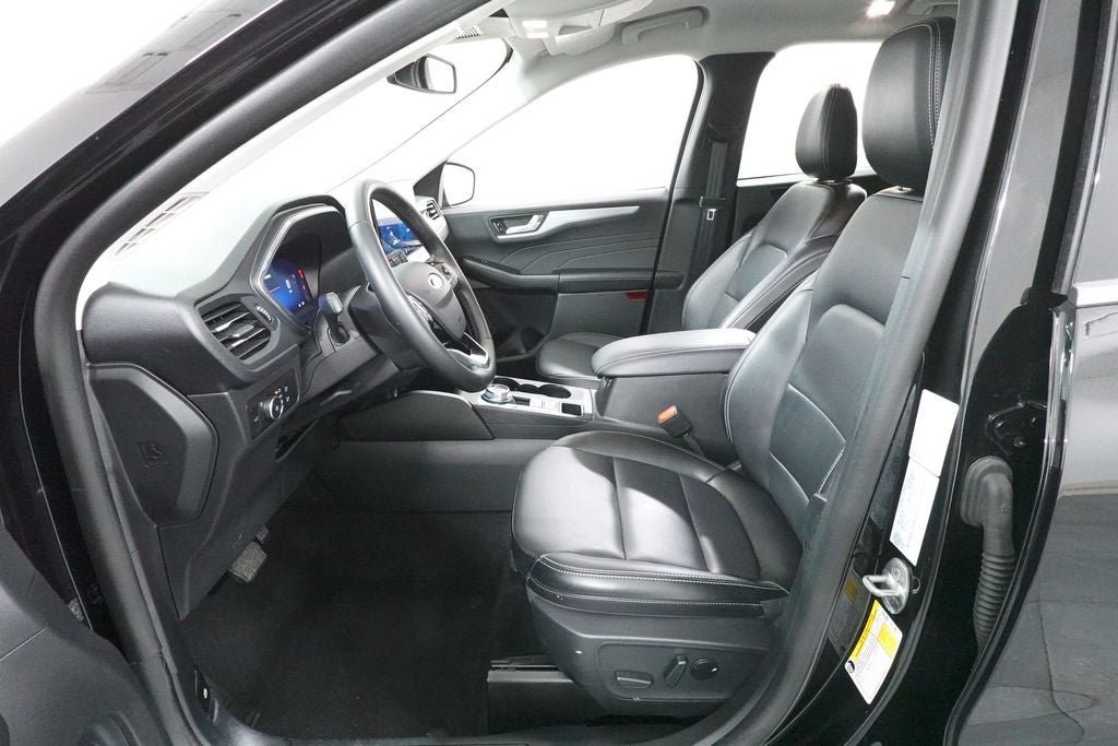Certified 2025 Ford Escape Platinum AWD/4WD image 26