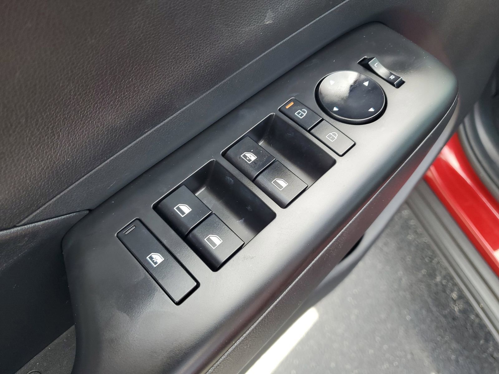 Used 2025 Hyundai Kona SE FWD image 14