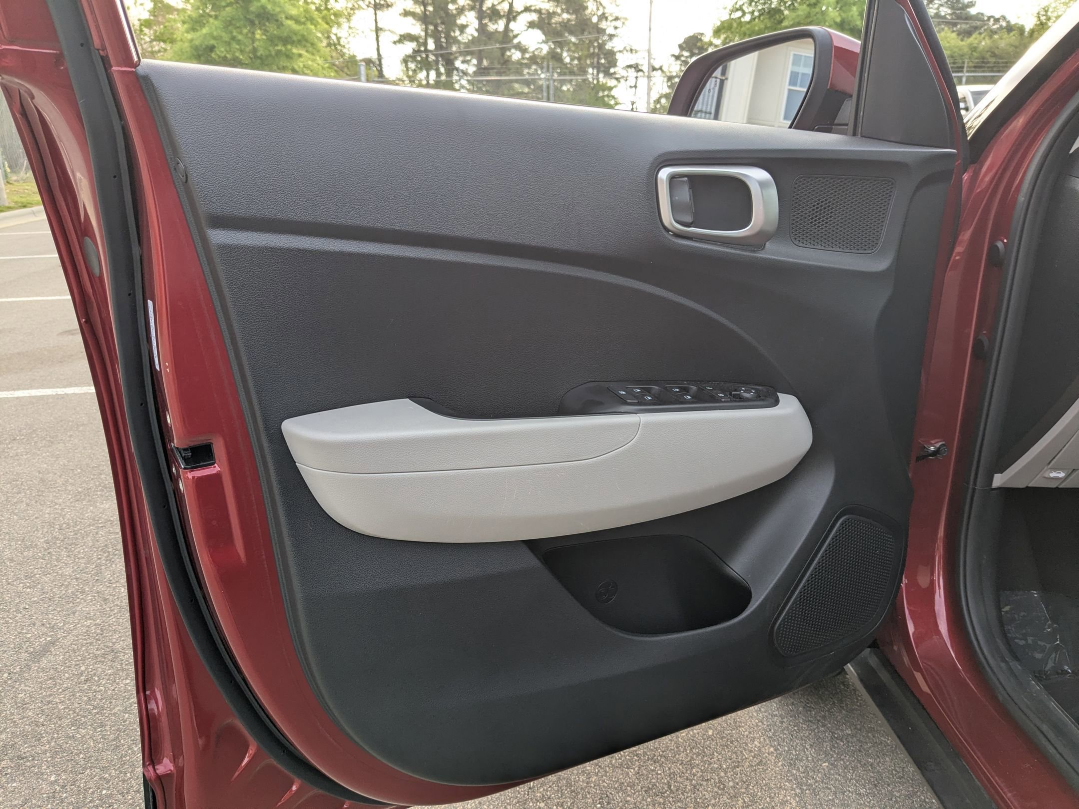 Used 2024 Hyundai Venue SEL FWD image 12