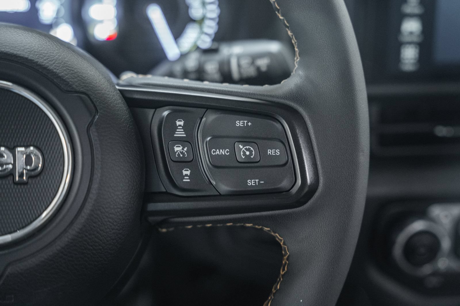 Used 2024 Jeep Wrangler Unlimited w/ Convenience Group AWD/4WD image 31