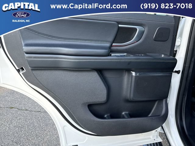 Certified 2025 Ford Expedition Platinum w/ Stealth Performance Package AWD/4WD image 17