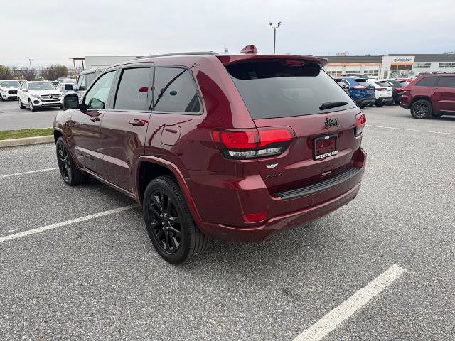 Used 2022 Jeep Grand Cherokee Laredo X AWD/4WD image 3