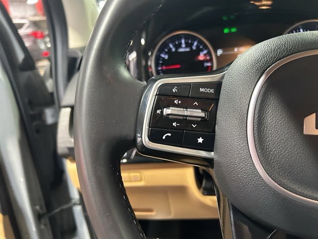 Used 2024 Kia Carnival EX FWD image 29