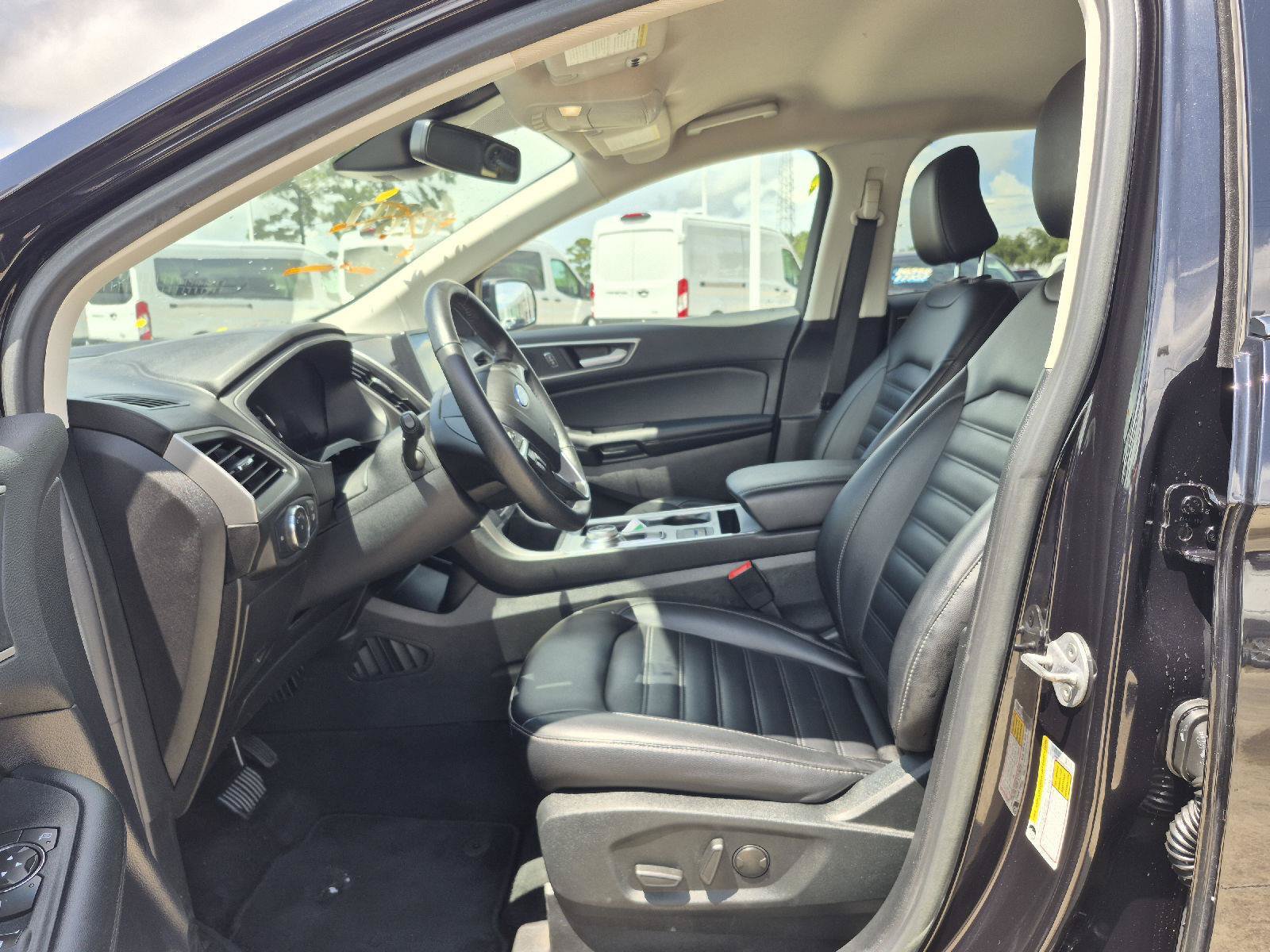 Certified 2022 Ford Edge SEL w/ Convenience Package AWD/4WD image 2