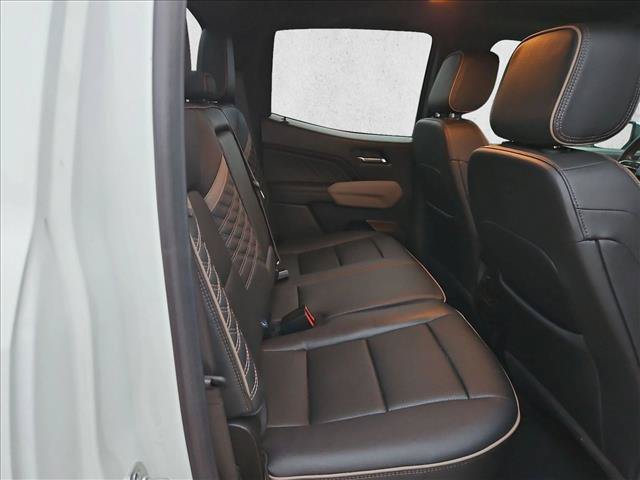 Used 2025 GMC Canyon Denali AWD/4WD image 16