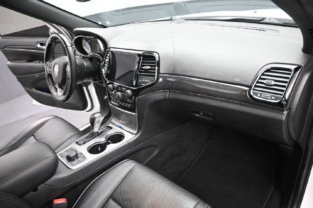Used 2020 Jeep Grand Cherokee Overland AWD/4WD image 30