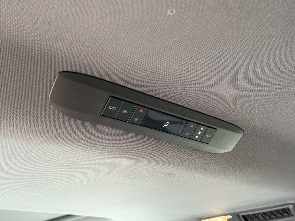 Used 2022 Toyota Sienna XLE w/ XLE Plus Package FWD image 18