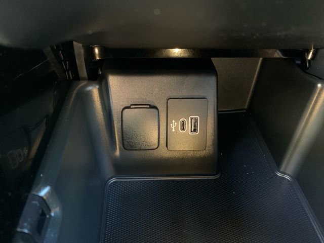 Certified 2025 Ford Explorer Platinum image 28