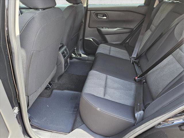 Used 2025 Nissan Rogue SV image 16