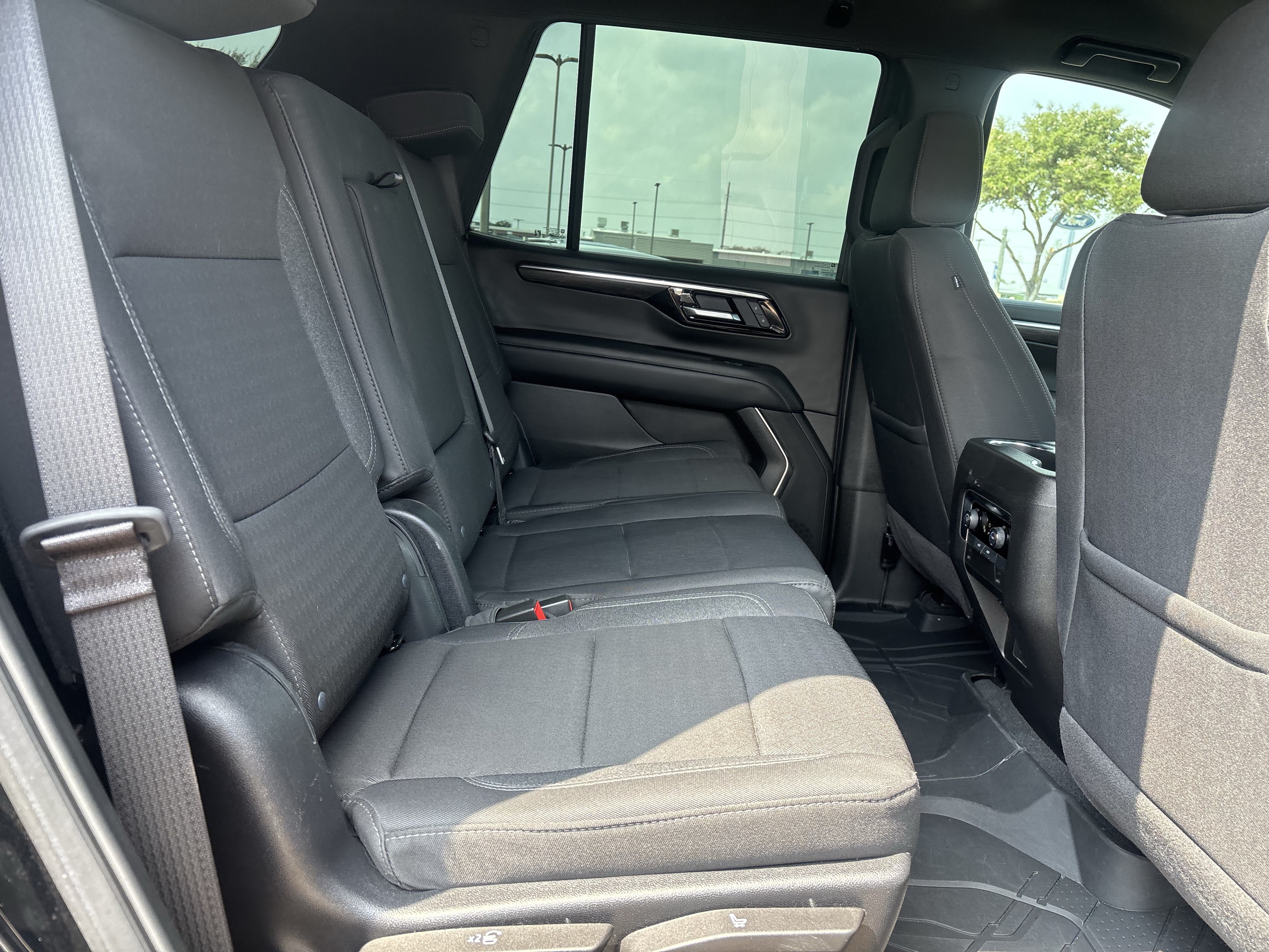 Used 2025 Chevrolet Tahoe LS RWD image 21
