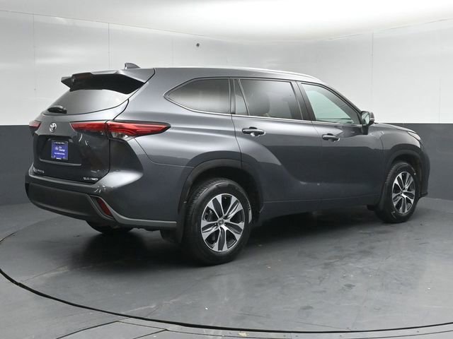 Used 2021 Toyota Highlander XLE image 13