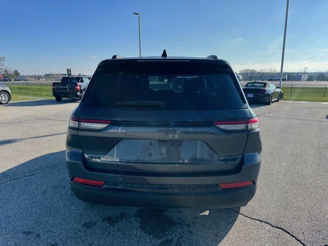 Used 2024 Jeep Grand Cherokee Limited w/ Black Appearance Package image 4