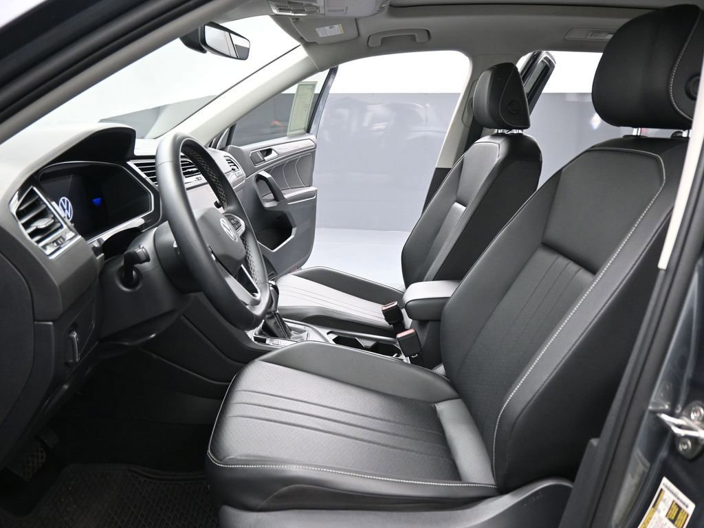 Used 2023 Volkswagen Tiguan SE w/ Panoramic Sunroof Package image 37