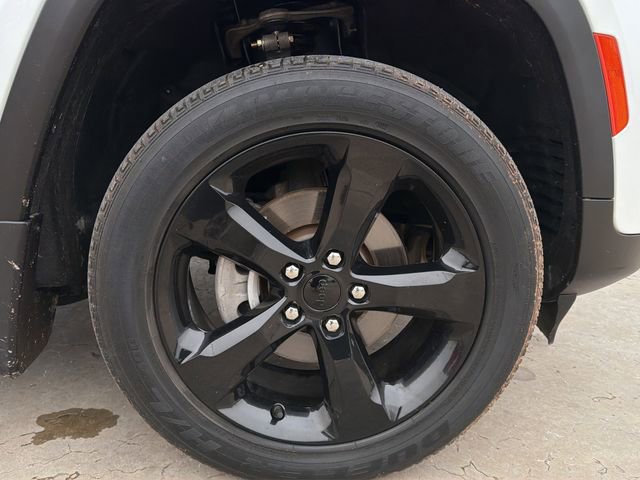 Used 2023 Jeep Grand Cherokee Altitude image 9