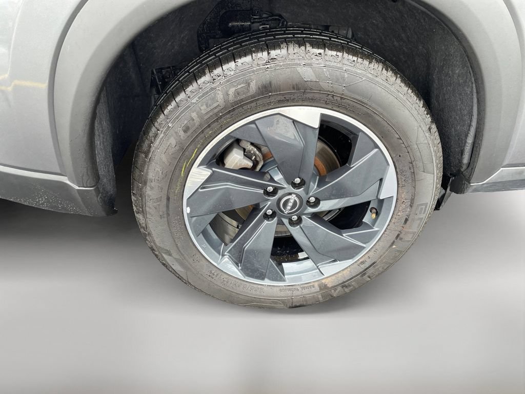 Used 2025 Nissan Rogue SV AWD/4WD image 10