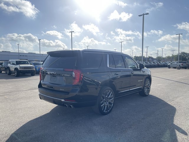 Used 2025 GMC Yukon Denali Ultimate AWD/4WD image 3