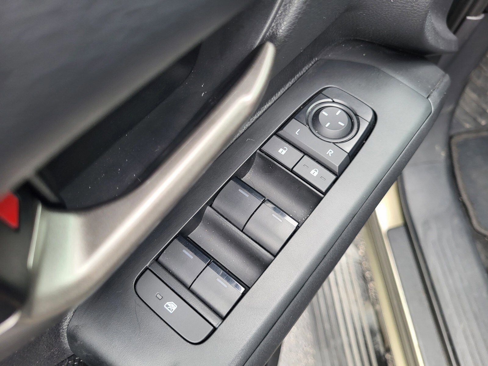 Used 2024 Toyota Tacoma Limited w/ Limited Package (LT) image 18