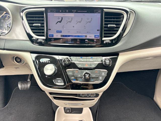 Used 2024 Chrysler Pacifica Touring-L FWD image 23