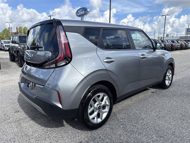 Used 2024 Kia Soul LX w/ Option Group 015 FWD image 3
