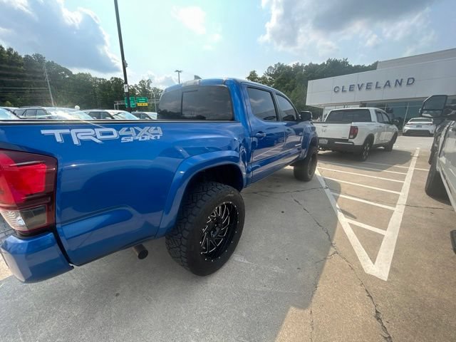 Used 2018 Toyota Tacoma TRD Sport AWD/4WD image 11