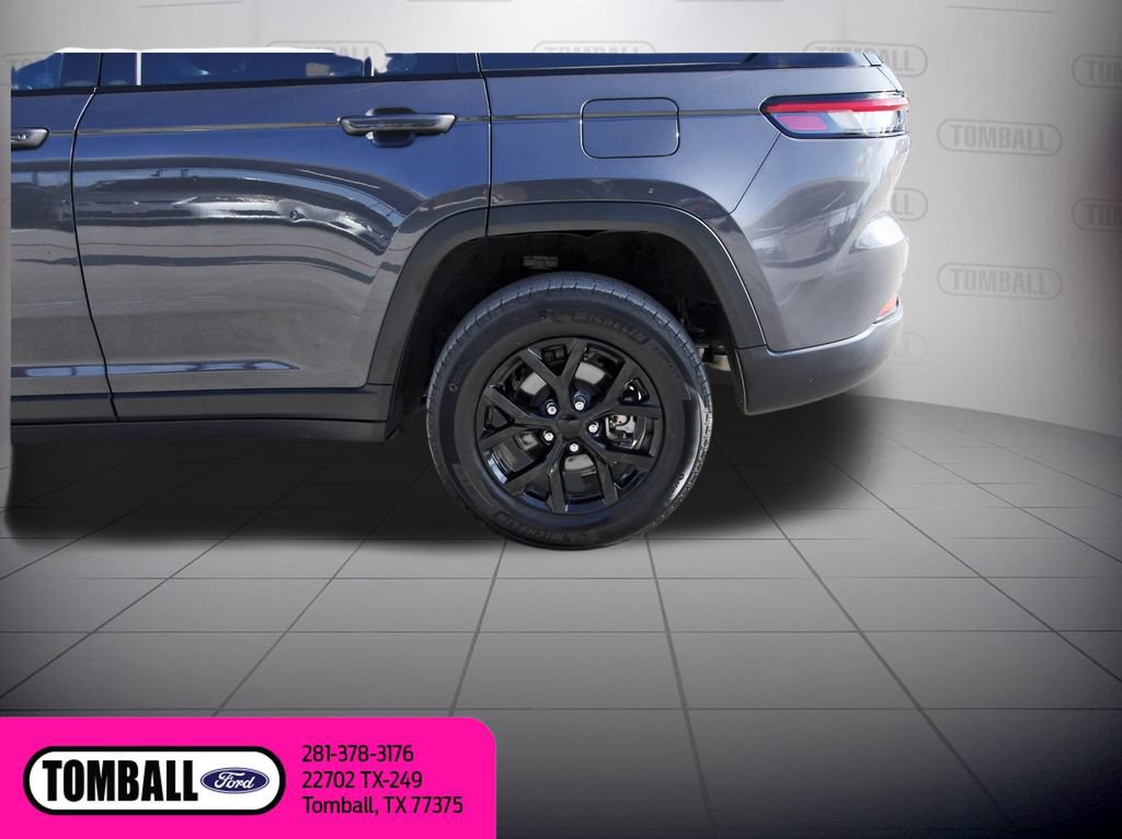 Used 2024 Jeep Grand Cherokee Altitude RWD image 30