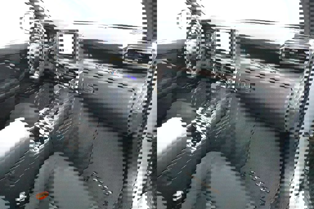 Used 2024 Toyota Tacoma SR5 AWD/4WD image 30