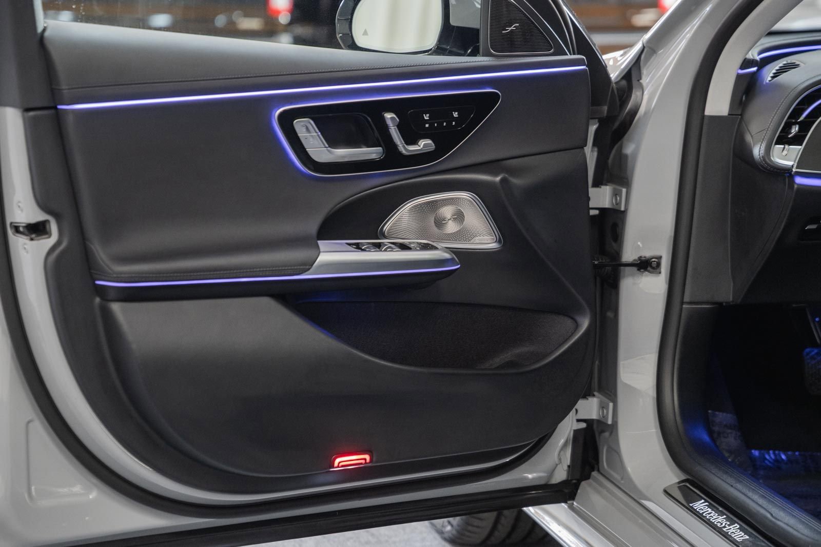 Used 2025 Mercedes-Benz E 350 4MATIC Sedan image 43