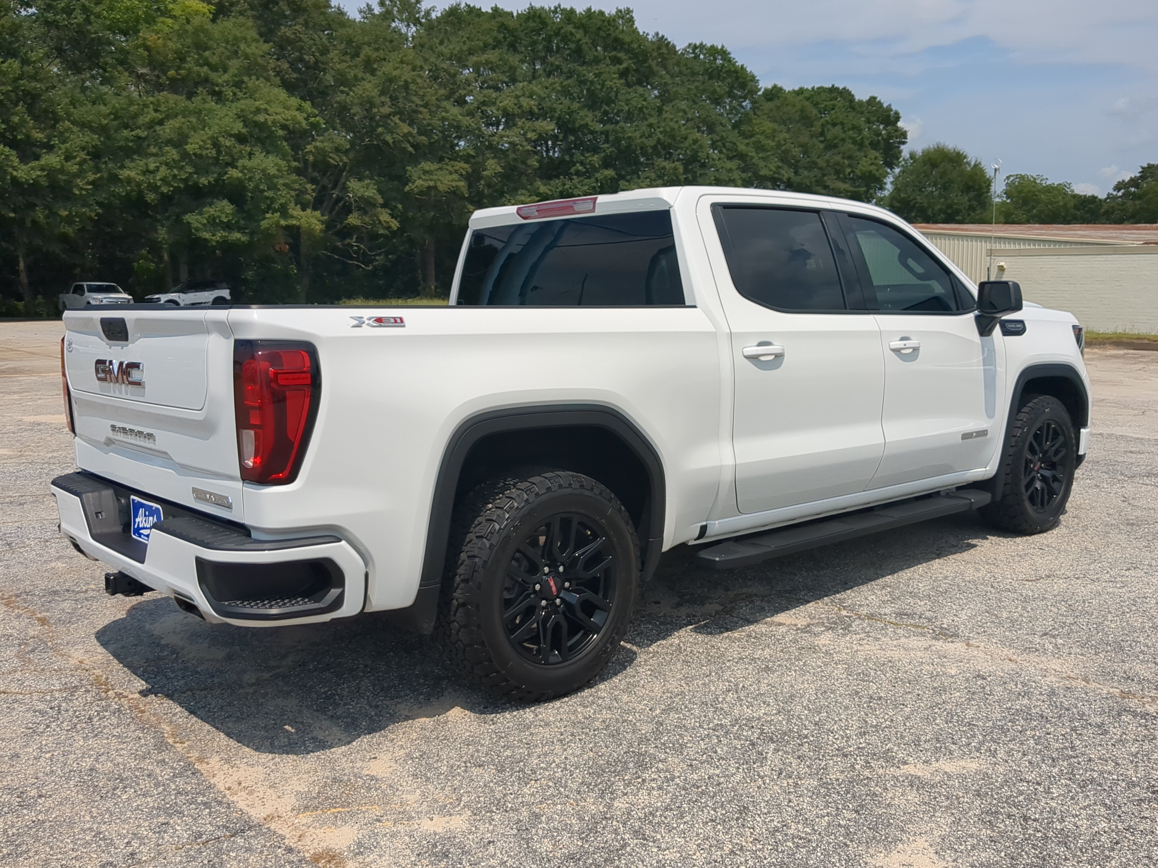 Used 2022 GMC Sierra 1500 Elevation w/ X31 Off-Road Package AWD/4WD image 3