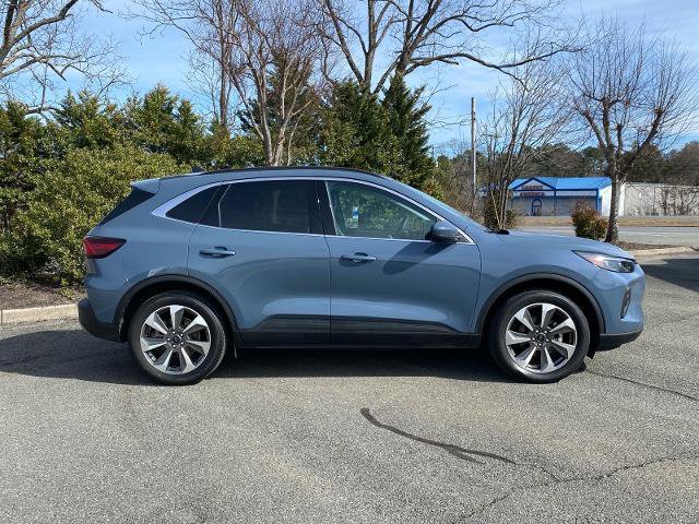 Certified 2025 Ford Escape Platinum w/ Premium Technology Package image 3