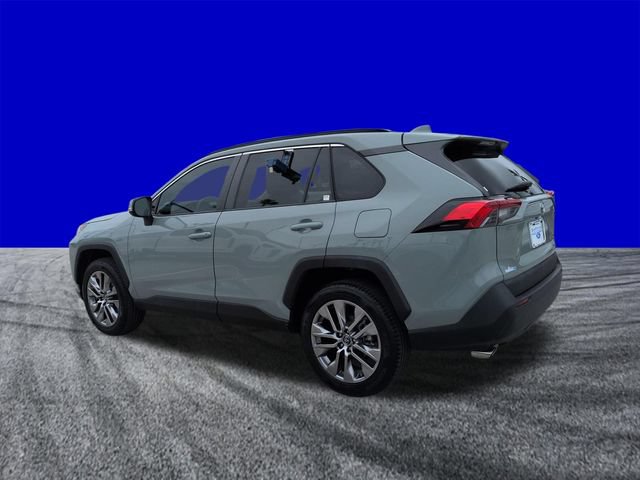 Used 2019 Toyota RAV4 XLE Premium w/ Cold Weather Package FWD image 6