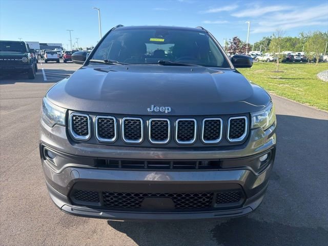Used 2023 Jeep Compass Latitude AWD/4WD image 3