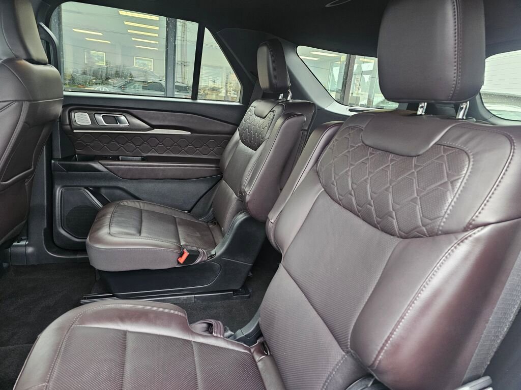 Certified 2025 Ford Explorer Platinum w/ LUX Leather Package image 14