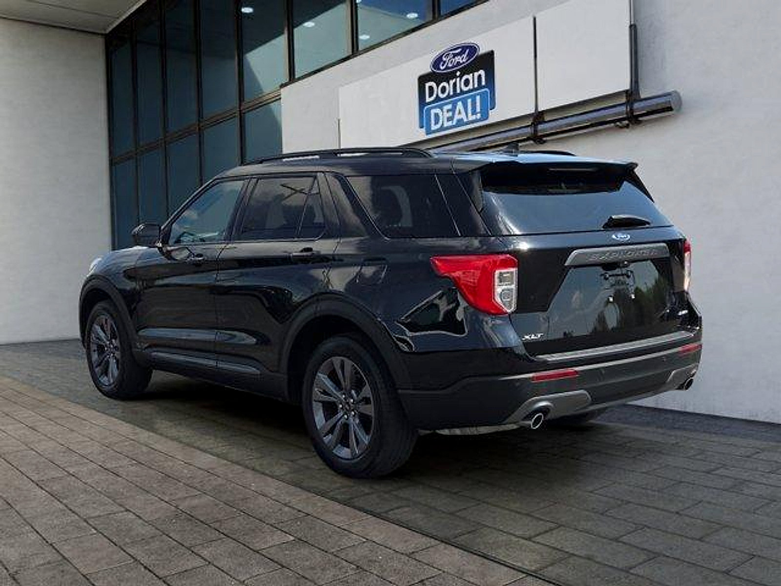 Certified 2023 Ford Explorer XLT w/ Equipment Group 202A AWD/4WD image 5