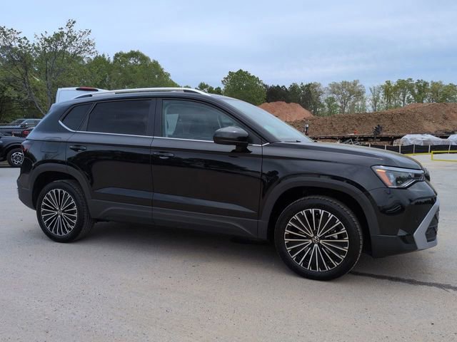Used 2025 Volkswagen Taos SE FWD image 7