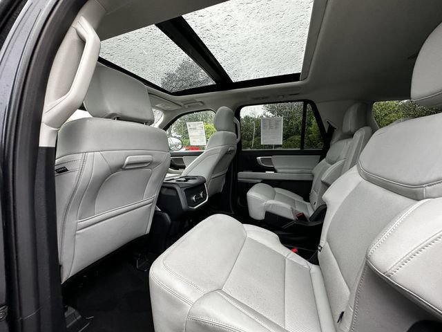 Certified 2025 Ford Expedition Platinum w/ Driver's Package AWD/4WD image 18