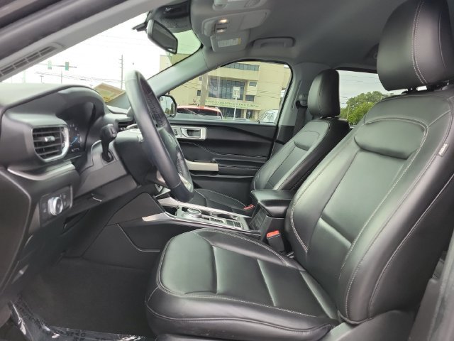 Certified 2022 Ford Explorer XLT w/ Equipment Group 202A RWD image 19
