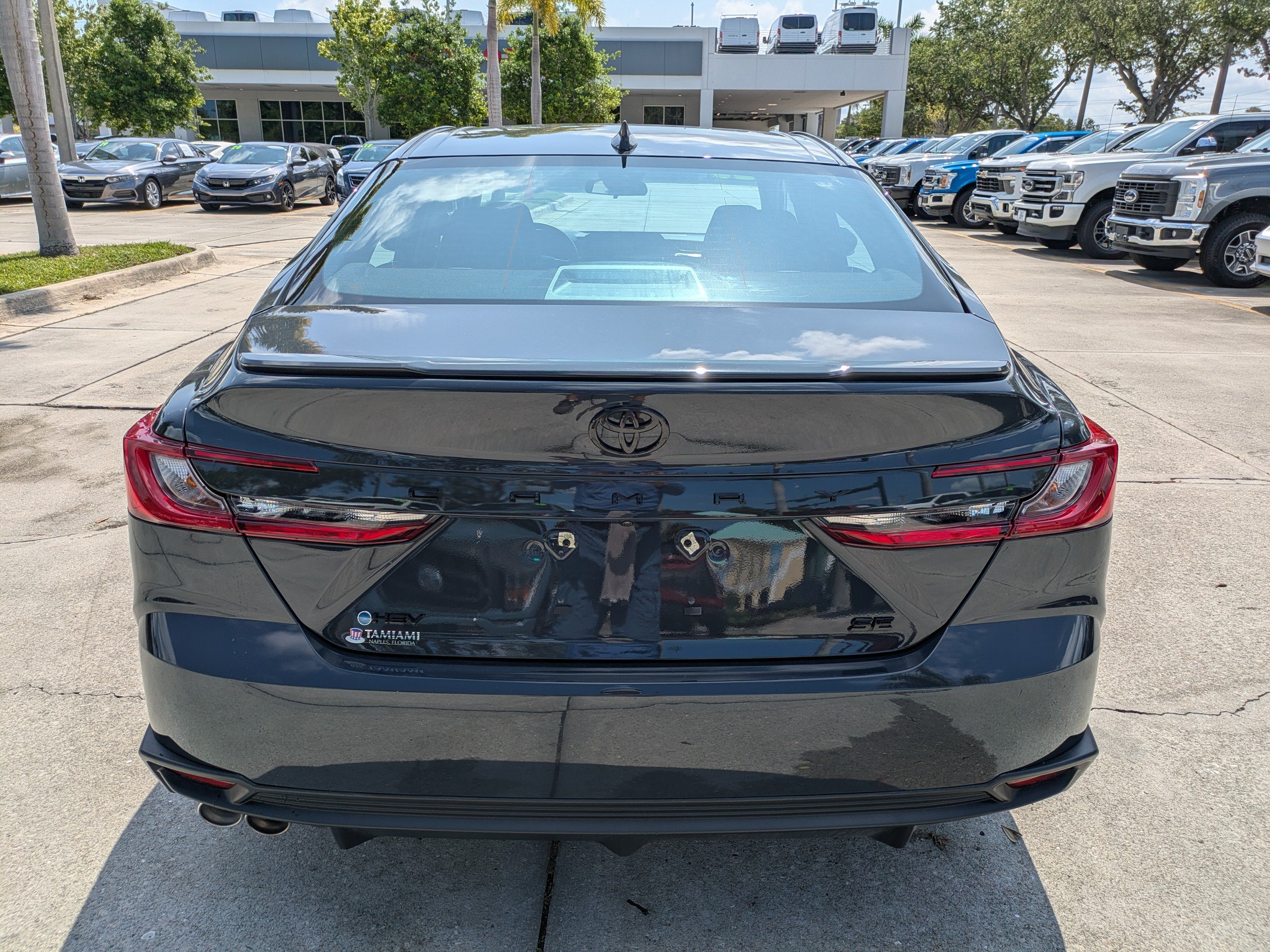 Used 2025 Toyota Camry SE FWD image 5