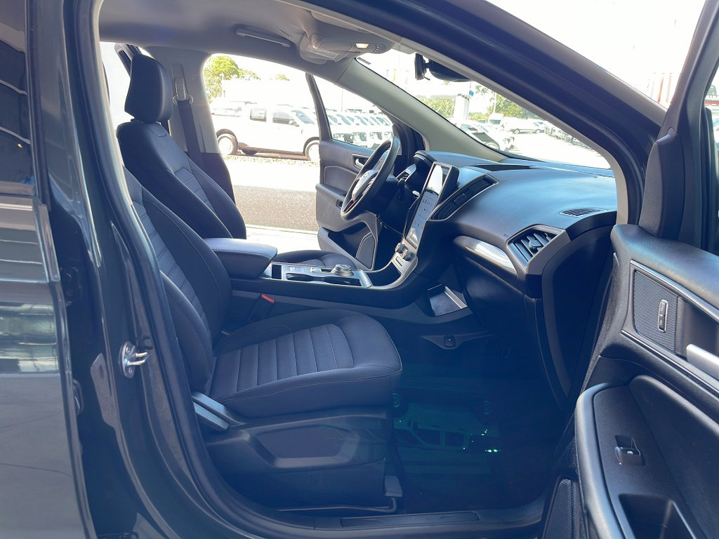 Certified 2024 Ford Edge SE w/ Black Appearance Package image 14
