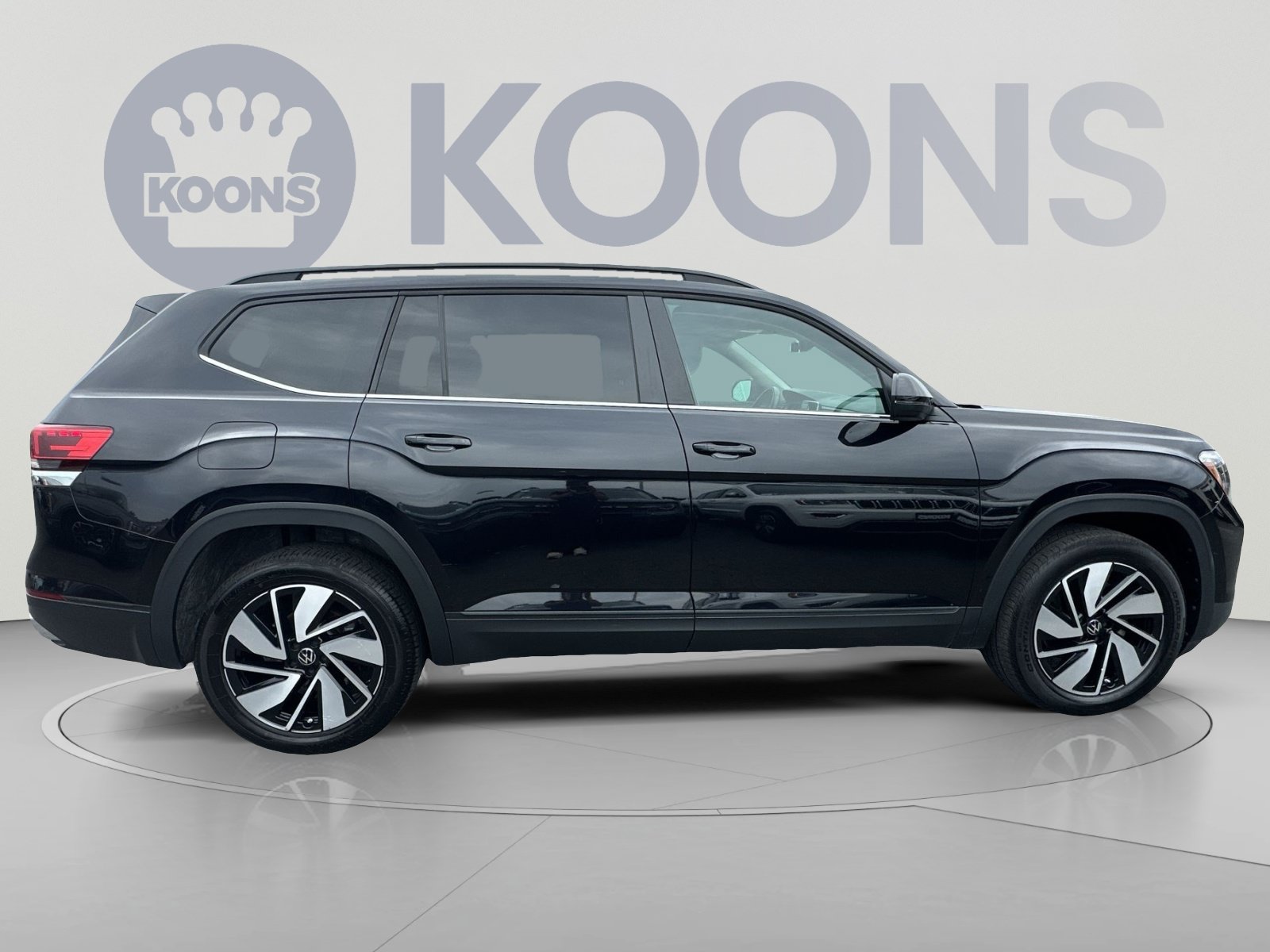 Used 2025 Volkswagen Atlas SE AWD/4WD image 12